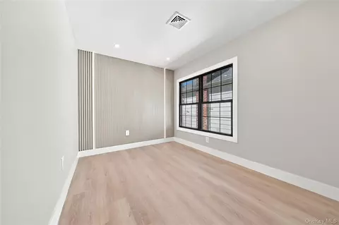 105-19 189th St, New York, NY 11412