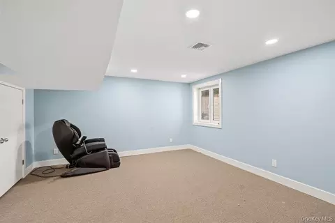 Other - 20 Hunt Ct, Jericho, NY 11753 photo 8 of 10