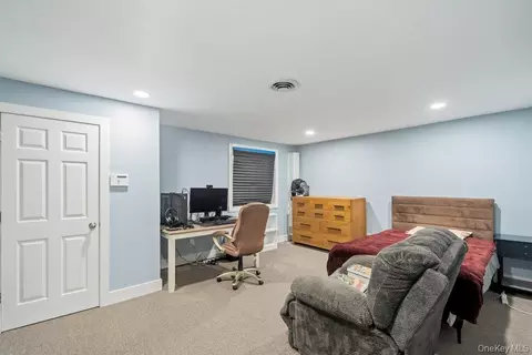 Bedroom - 20 Hunt Ct, Jericho, NY 11753 photo 1 of 1