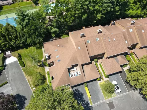 View/Area - 20 Hunt Ct, Jericho, NY 11753 photo 3 of 3