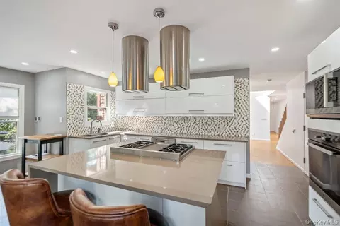 Kitchen - 20 Hunt Ct, Jericho, NY 11753 photo 6 of 6