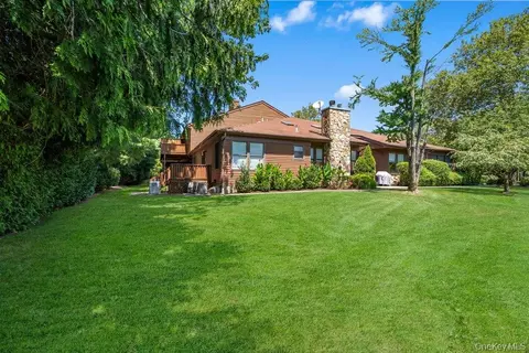 20 Hunt Ct S, Jericho, NY 11753