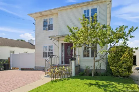 109 Gordon Ave, North Hempstead, NY 11590
