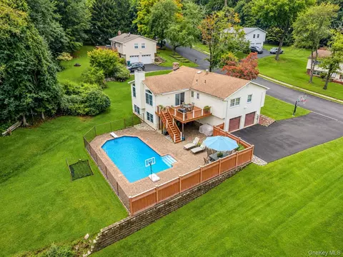 3 Five Oaks Ln, Clarkstown, NY 10989