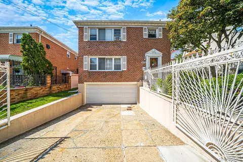 8618 164th St, Jamaica, NY 11432