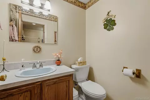 Bath - 17 Pemart Ave, Peekskill, NY 10566 photo 1 of 2