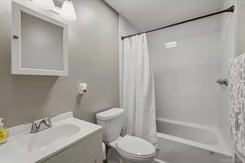 Bath - 17 Pemart Ave, Peekskill, NY 10566 photo 2 of 2