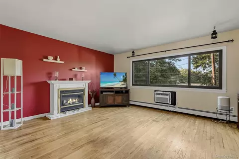 Living - 17 Pemart Ave, Peekskill, NY 10566 photo 2 of 5