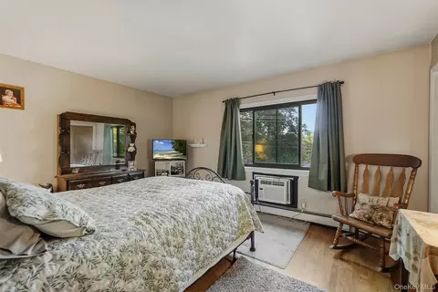Bedroom - 17 Pemart Ave, Peekskill, NY 10566 photo 2 of 7