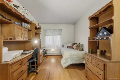 Bedroom - 17 Pemart Ave, Peekskill, NY 10566 photo 5 of 7