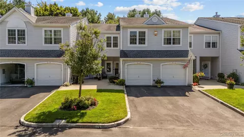 203 Windward Ct N, Port Jefferson, NY 11777