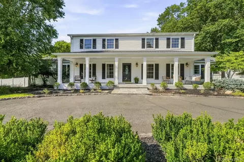 36 Rockford Dr, Clarkstown, NY 10994