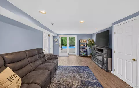 Other - 33 Phipps Ln, Plainview, NY 11803 photo 3 of 4
