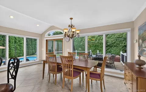 Dining - 33 Phipps Ln, Plainview, NY 11803 photo 1 of 2