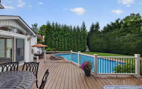 Exterior - 33 Phipps Ln, Plainview, NY 11803 photo 10 of 12