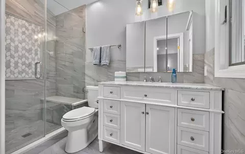 Bath - 33 Phipps Ln, Plainview, NY 11803 photo 1 of 5