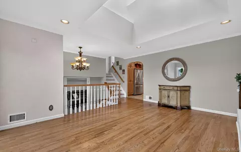 Other - 33 Phipps Ln, Plainview, NY 11803 photo 2 of 4