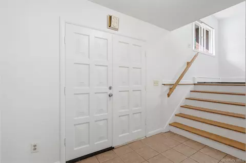 Entry Way - 19 Miron Dr, Poughkeepsie, NY 12603 photo 1 of 1