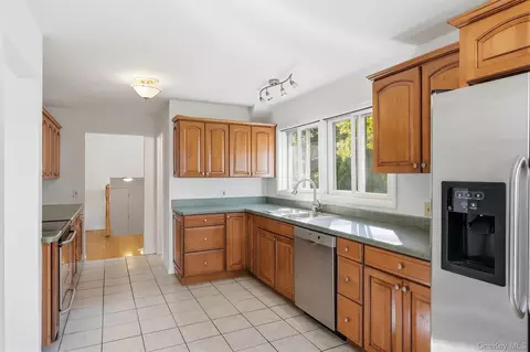 Kitchen - 19 Miron Dr, Poughkeepsie, NY 12603 photo 3 of 4