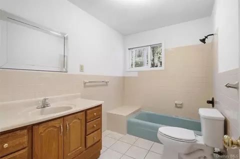 Bath - 19 Miron Dr, Poughkeepsie, NY 12603 photo 2 of 3