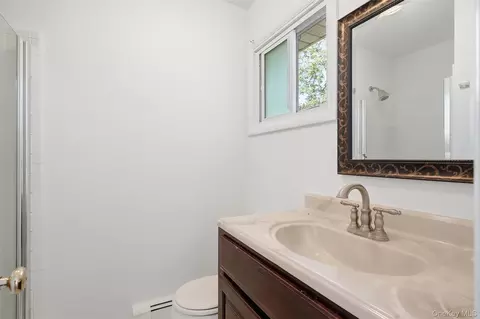 Bath - 19 Miron Dr, Poughkeepsie, NY 12603 photo 3 of 3