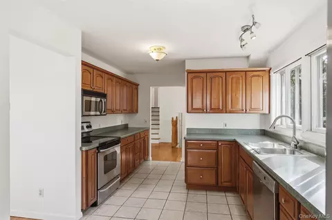 Kitchen - 19 Miron Dr, Poughkeepsie, NY 12603 photo 2 of 4