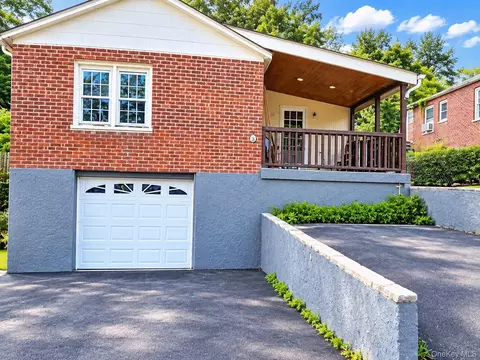 11 Phyllis Dr, Ellenville, NY 12428