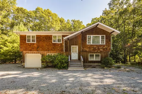 35 Partridge Dr, Sag Harbor, NY 11963