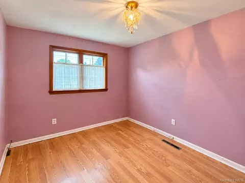 Bedroom - 2 Maple Ave, Garnerville, NY 10923 photo 1 of 6