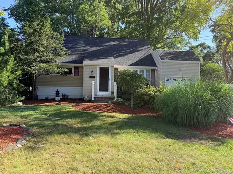 330 Holt Dr, Orangetown, NY 10965