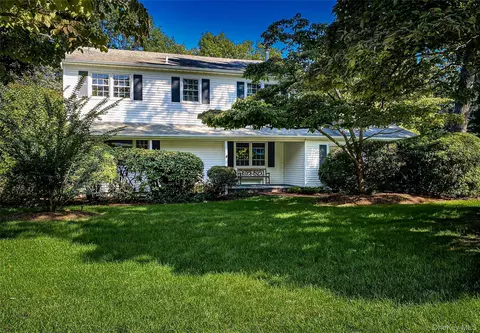 15 Fox Rd, Setauket, NY 11733