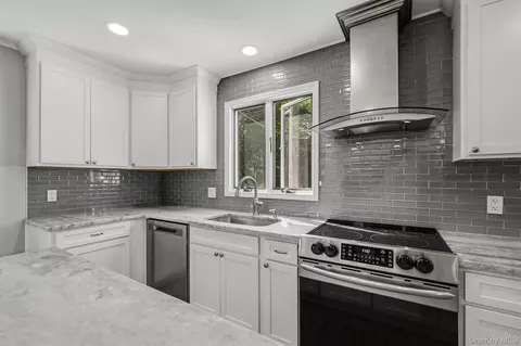 Kitchen - 624 Mt View Rd, Peekskill, NY 10566 photo 3 of 4