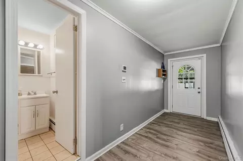 Entry Way - 624 Mt View Rd, Peekskill, NY 10566 photo 2 of 2
