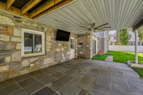 Exterior - 624 Mt View Rd, Peekskill, NY 10566 photo 3 of 5