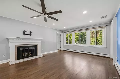 Living - 624 Mt View Rd, Peekskill, NY 10566 photo 2 of 4