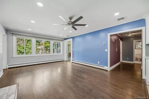 Living - 624 Mt View Rd, Peekskill, NY 10566 photo 1 of 4