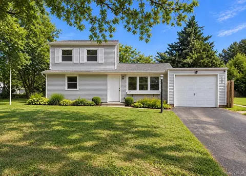 1065 Udall Rd, Bay Shore, NY 11706