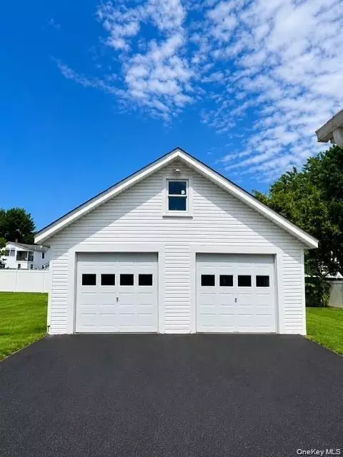 Exterior - 39 Cleveland St, Patchogue, NY 11772 photo 2 of 3