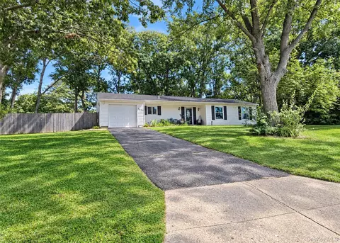 2679 Heather Ave, Medford, NY 11763