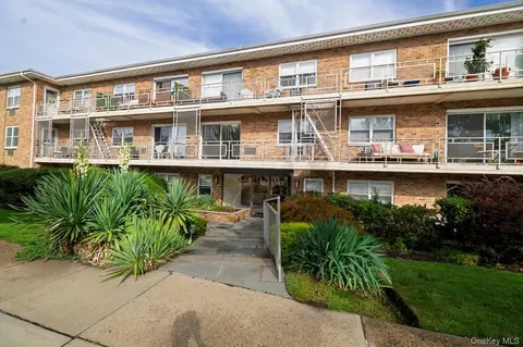 90 South Park #B1, Rockville Centre, NY 11570