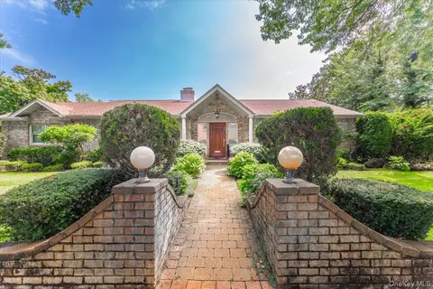 899 Green Pl, Woodmere, NY 11598