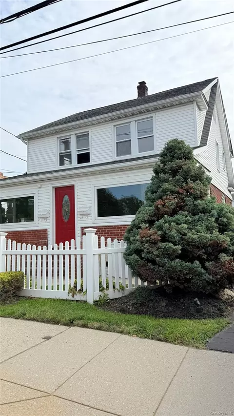 557 Newbridge Rd, East Meadow, NY 11554