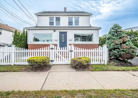 557 Newbridge Rd, East Meadow, NY 11554