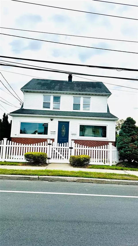 557 Newbridge Rd, East Meadow, NY 11554