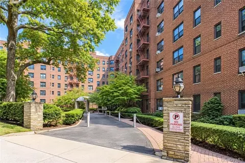 84-01 Main St #429, Jamaica, NY 11435