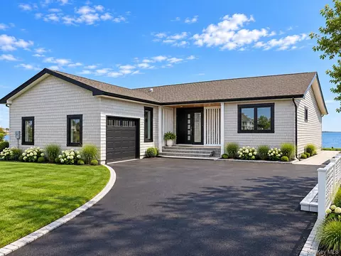 71 E Shore Dr, Babylon, NY 11702