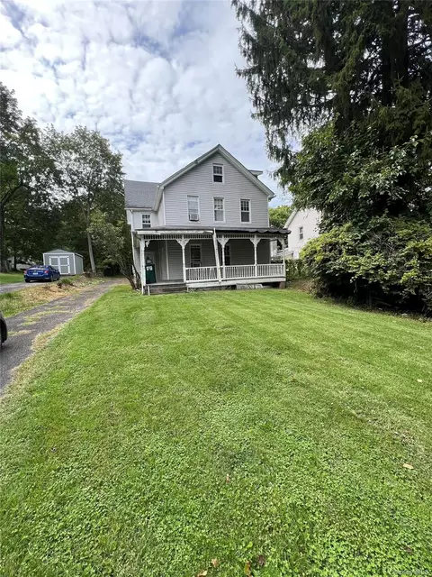 10 Hudson Ter, Marlboro, NY 12542