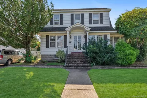 34 Kingsland Pl #BABYLON, Babylon, NY 11702