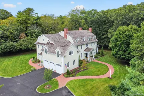 4 Wawapek Rd, Cold Spring Harbor, NY 11724