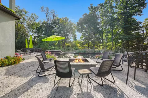 Exterior - 215 Smith Rd, Poughkeepsie, NY 12603 photo 6 of 8